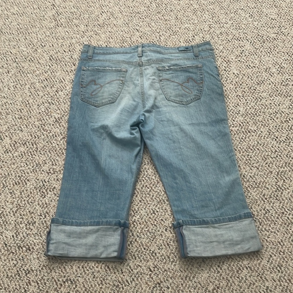 BandolinoBlu Distressed High Rise Denim Capris. 14P - Picture 3 of 11